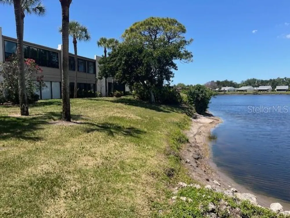 220 Lakewood Dr, Bradenton, FL 34210