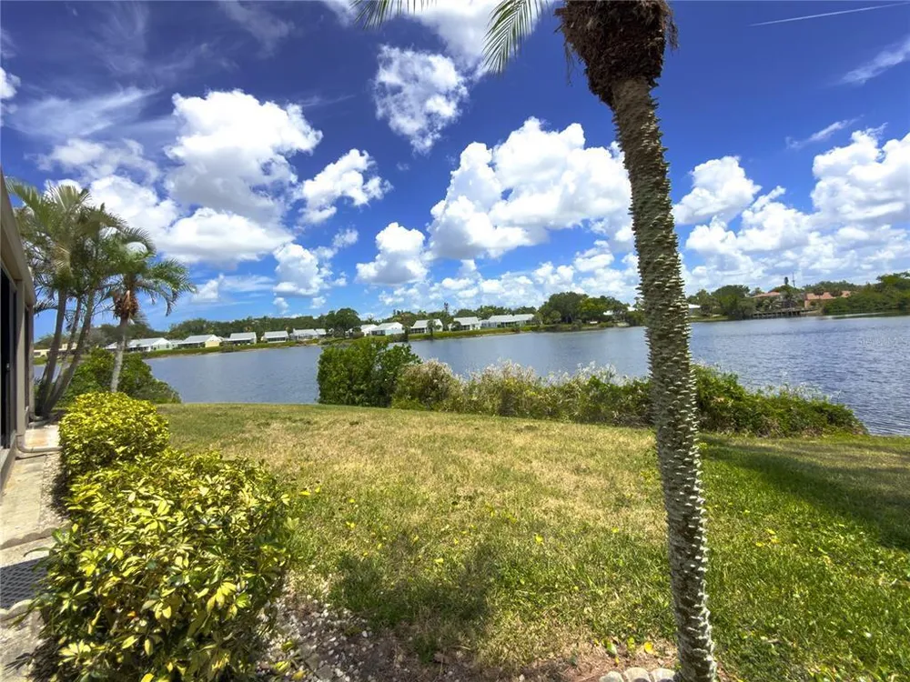 220 Lakewood Dr, Bradenton, FL 34210