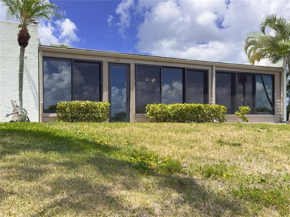 220 Lakewood Dr, Bradenton, FL 34210