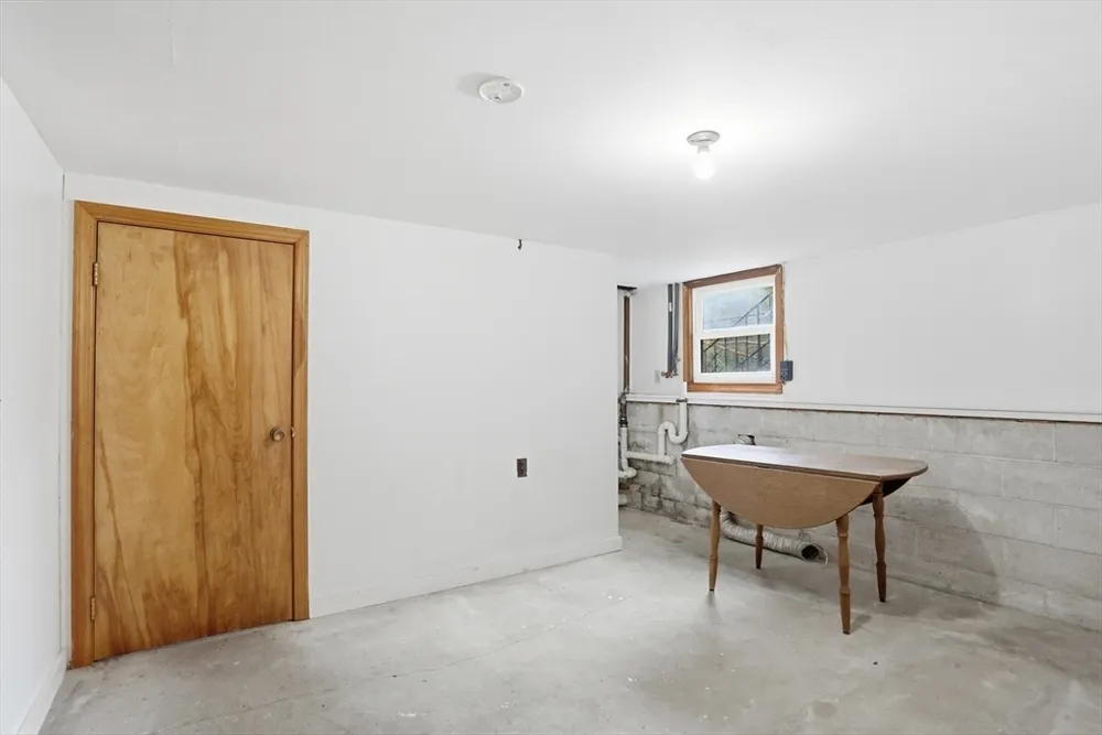 107 Salisbury St, Dracut, MA 01826