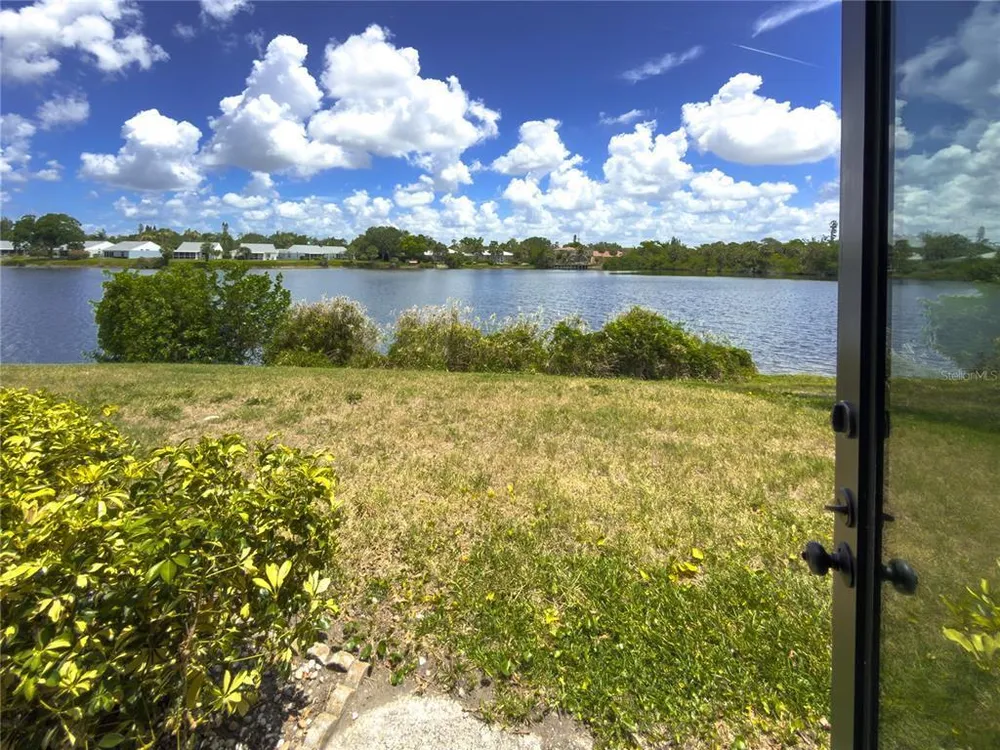 220 Lakewood Dr, Bradenton, FL 34210