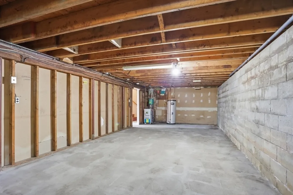 107 Salisbury St, Dracut, MA 01826