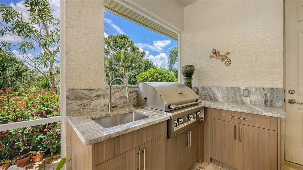 8923 Bloomfield Blvd, Sarasota, FL 34238