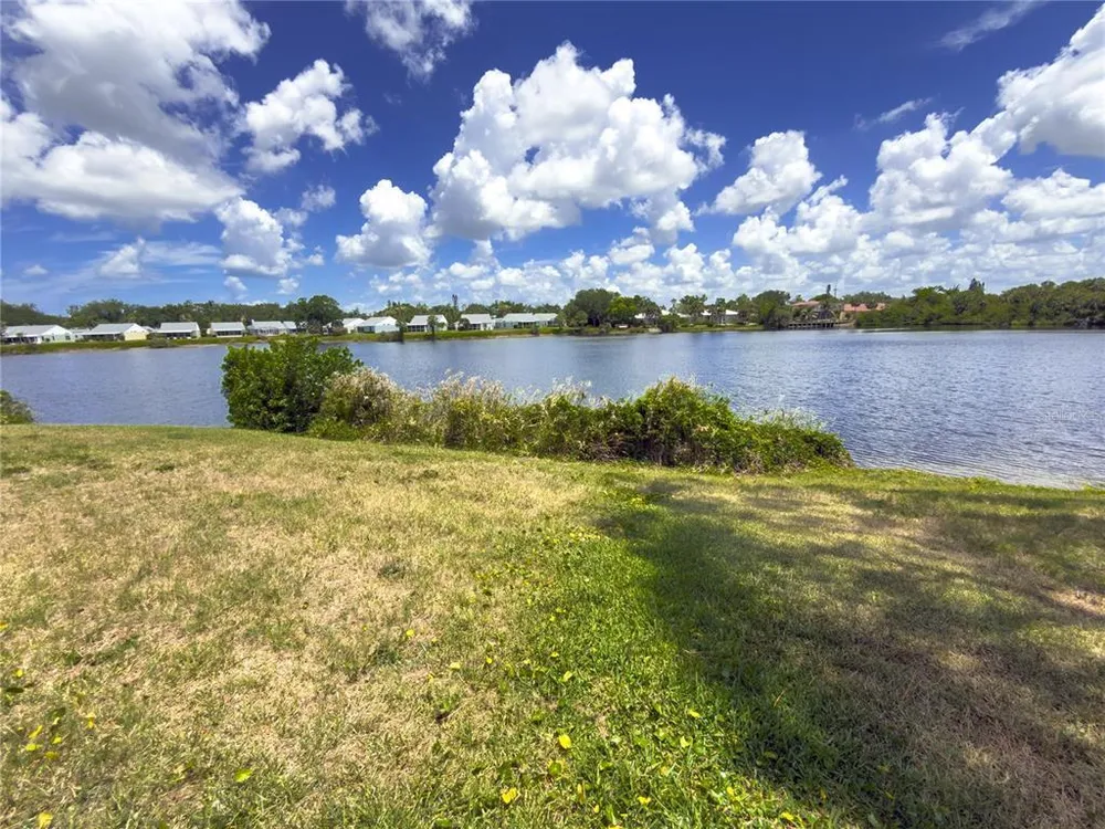 220 Lakewood Dr, Bradenton, FL 34210