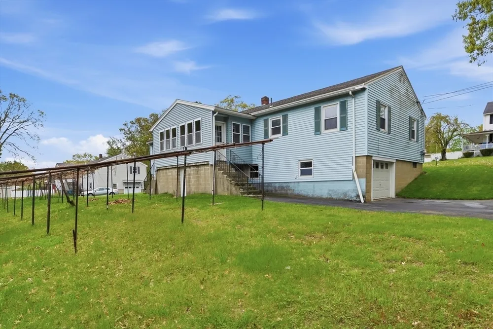 107 Salisbury St, Dracut, MA 01826
