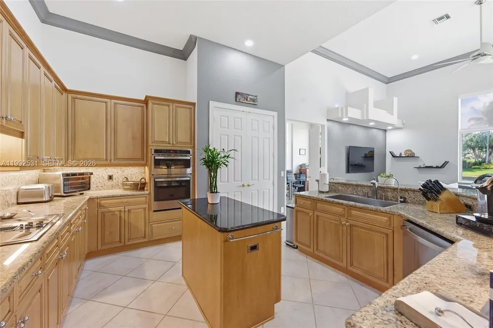 2488 Provence Cir, Weston, FL 33327