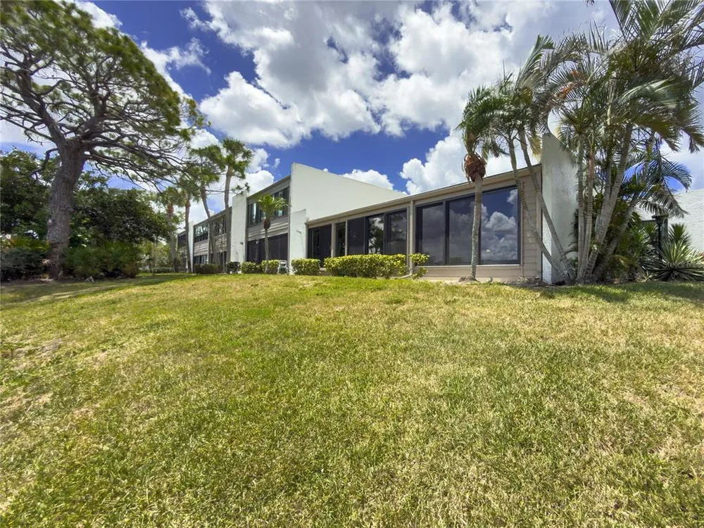 220 Lakewood Dr, Bradenton, FL 34210