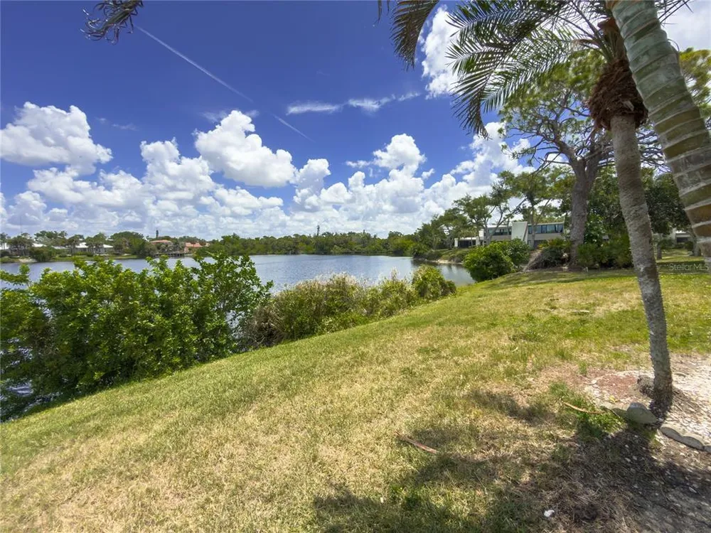 220 Lakewood Dr, Bradenton, FL 34210