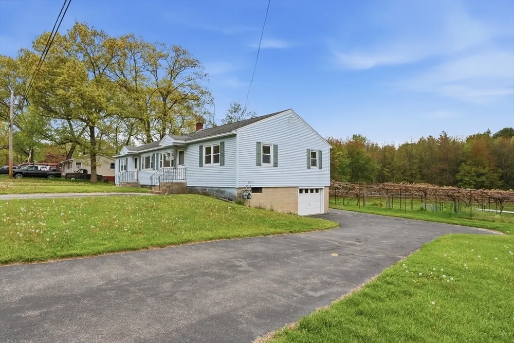 107 Salisbury St, Dracut, MA 01826
