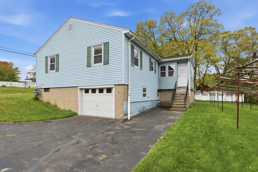 107 Salisbury St, Dracut, MA 01826