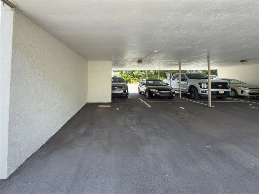 220 Lakewood Dr, Bradenton, FL 34210