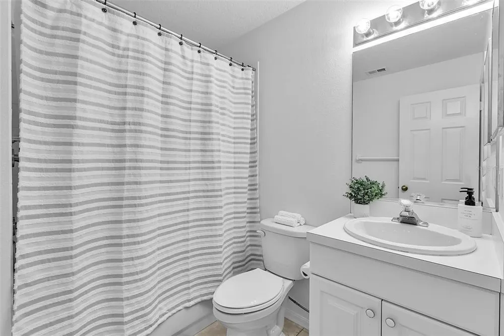 8340 Wingate Dr, Sarasota, FL 34238