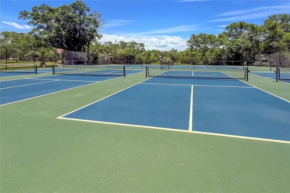 220 Lakewood Dr, Bradenton, FL 34210