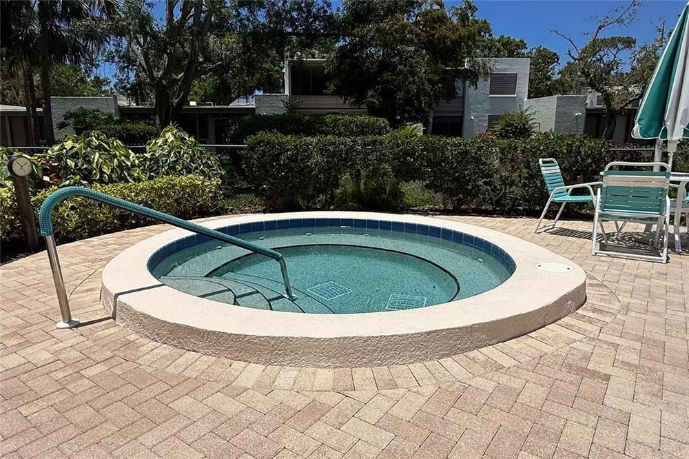 220 Lakewood Dr, Bradenton, FL 34210