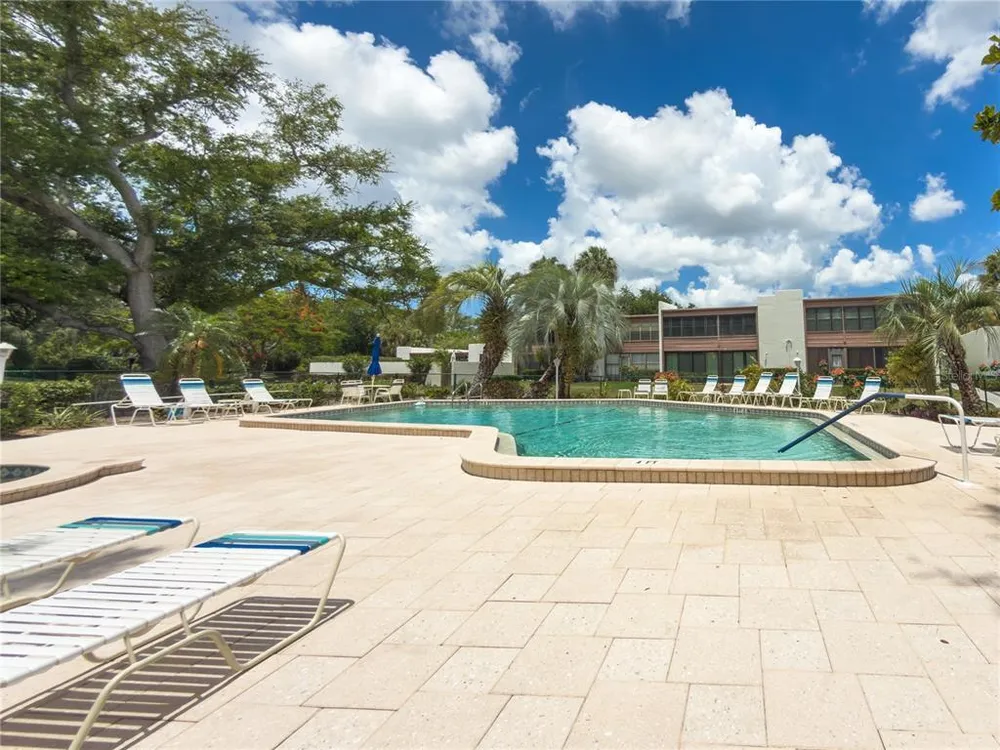 220 Lakewood Dr, Bradenton, FL 34210