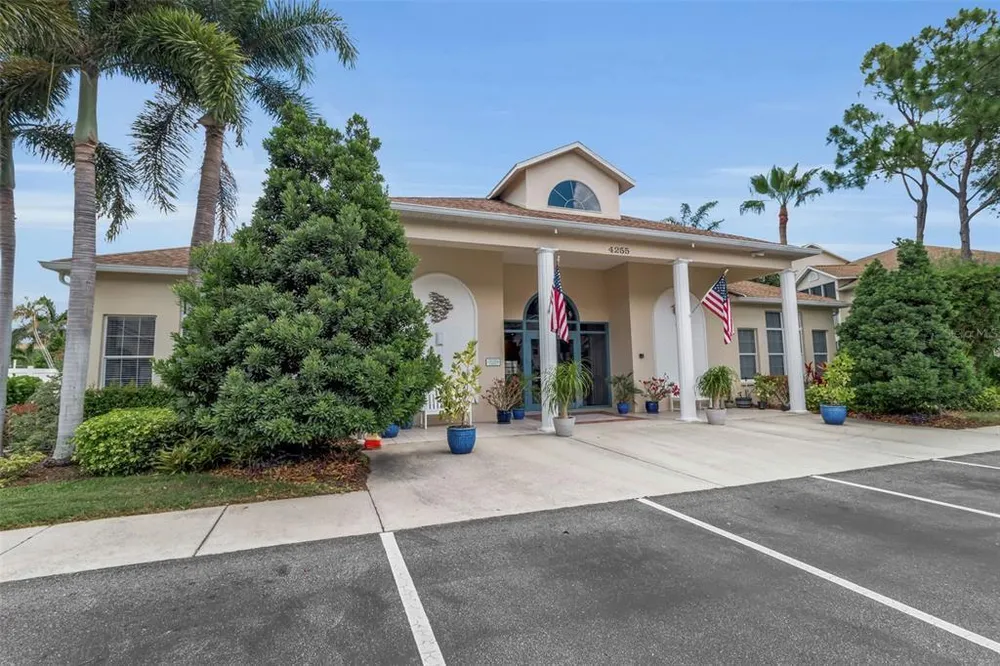 8340 Wingate Dr, Sarasota, FL 34238