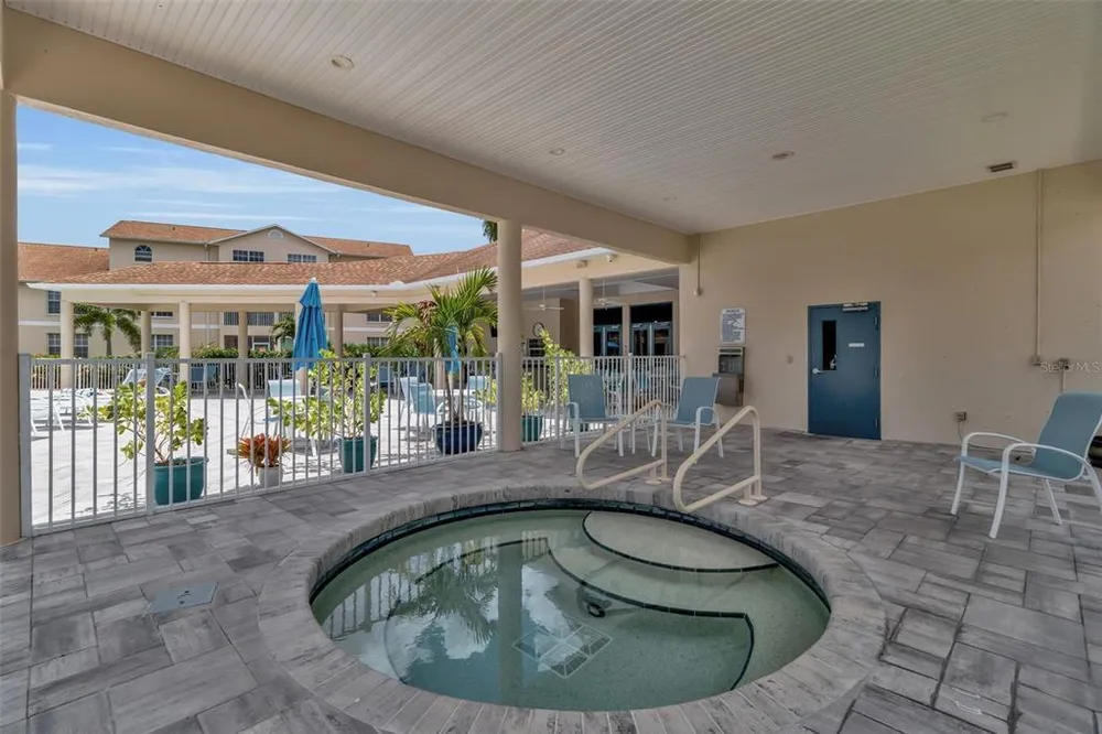 8340 Wingate Dr, Sarasota, FL 34238