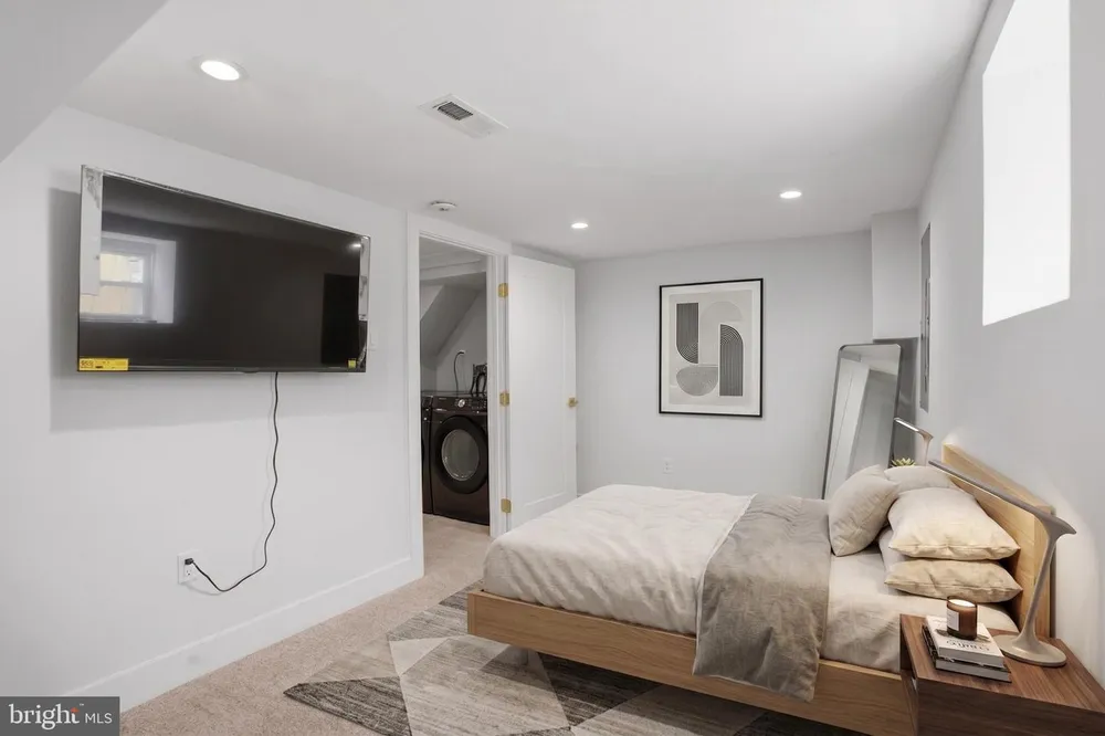 64 E Montana St, Philadelphia, PA 19119