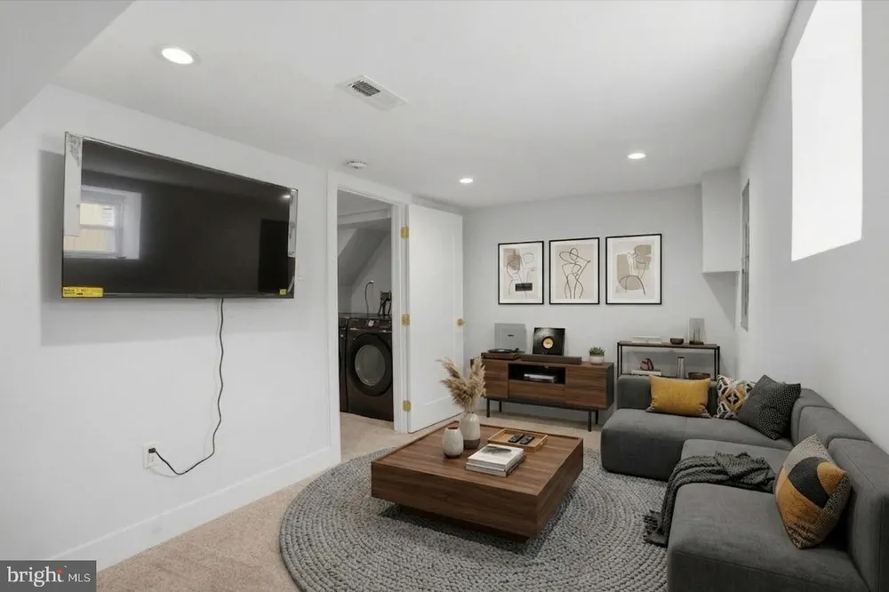 64 E Montana St, Philadelphia, PA 19119