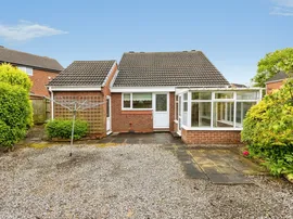 Kirkfield Drive, Leeds thumb 3