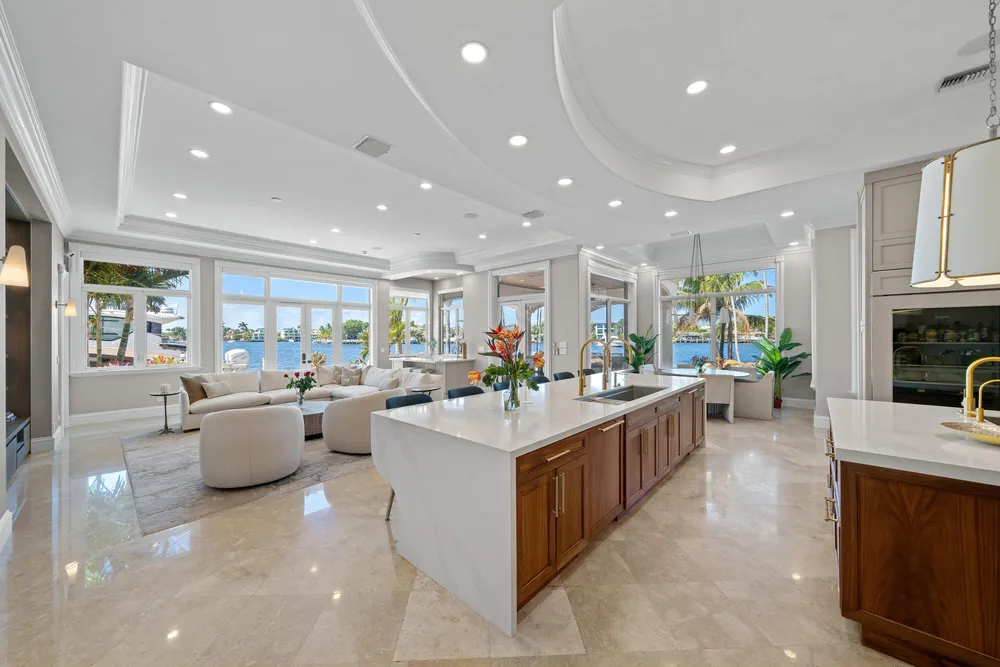 2593 SE 8th St, Pompano Beach, FL 33062