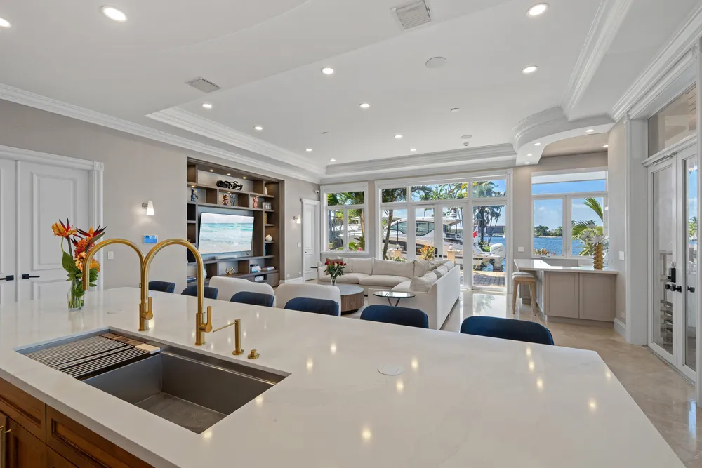 2593 SE 8th St, Pompano Beach, FL 33062