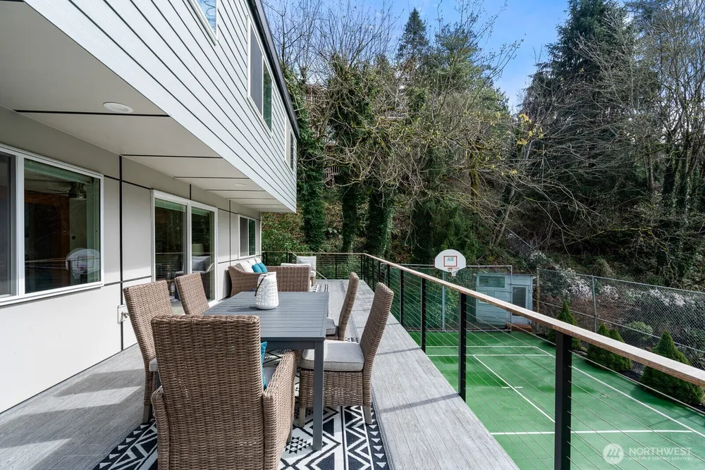 4830 88th Pl SE, Mercer Island, WA 98040