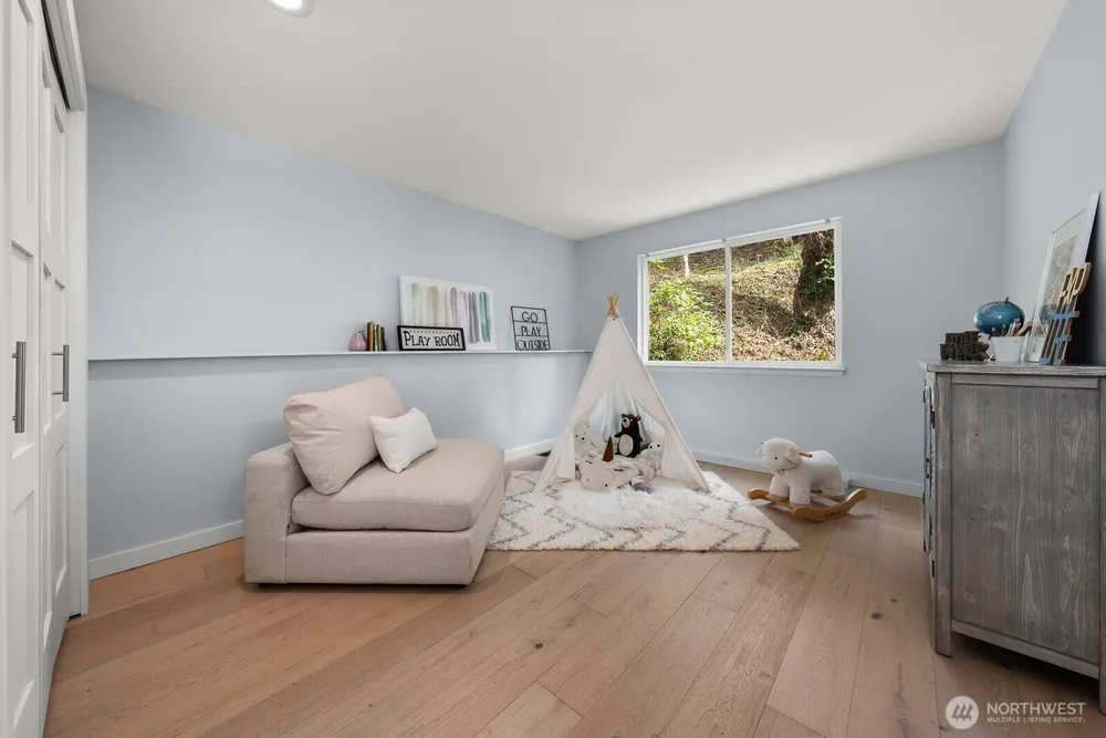 4830 88th Pl SE, Mercer Island, WA 98040