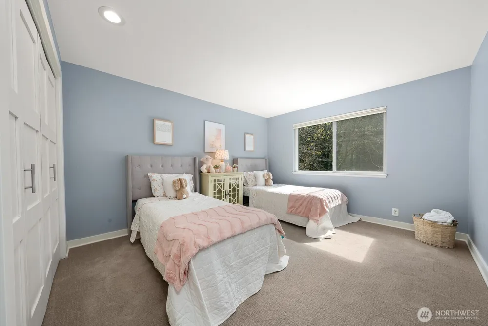 4830 88th Pl SE, Mercer Island, WA 98040