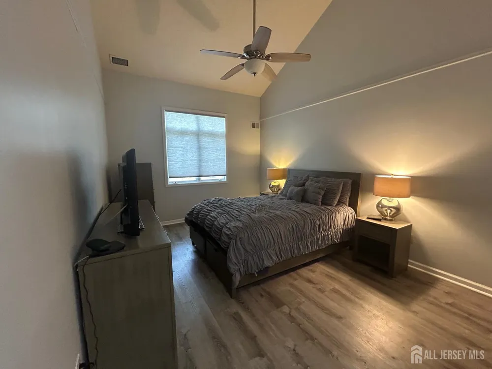 48 Winthrop Rd, Monroe, NJ 08831
