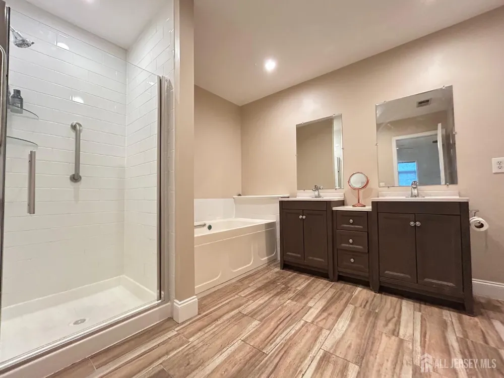 48 Winthrop Rd, Monroe, NJ 08831