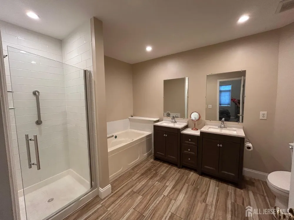 48 Winthrop Rd, Monroe, NJ 08831