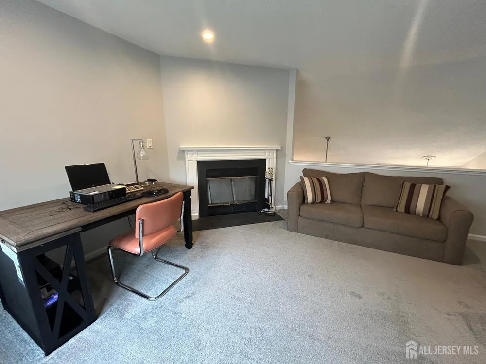 48 Winthrop Rd, Monroe, NJ 08831