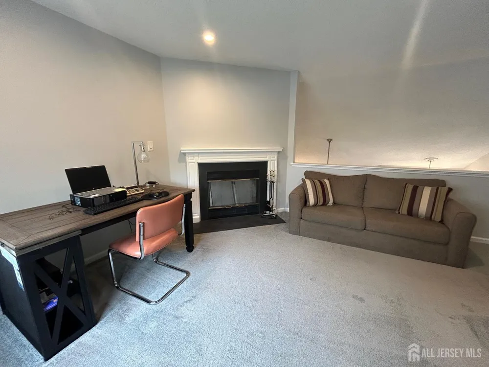 48 Winthrop Rd, Monroe, NJ 08831