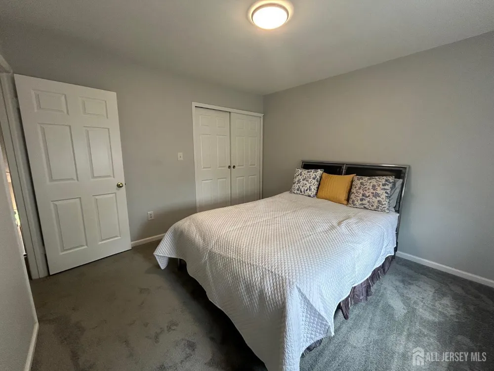 48 Winthrop Rd, Monroe, NJ 08831