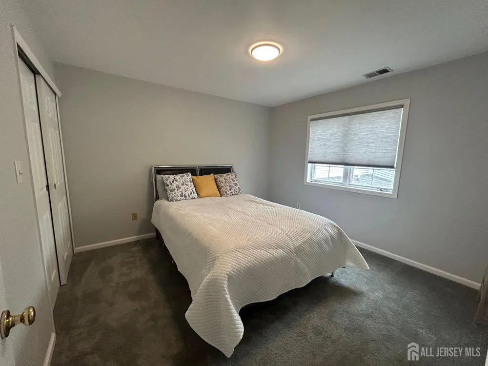48 Winthrop Rd, Monroe, NJ 08831