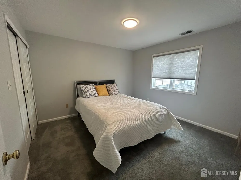 48 Winthrop Rd, Monroe, NJ 08831