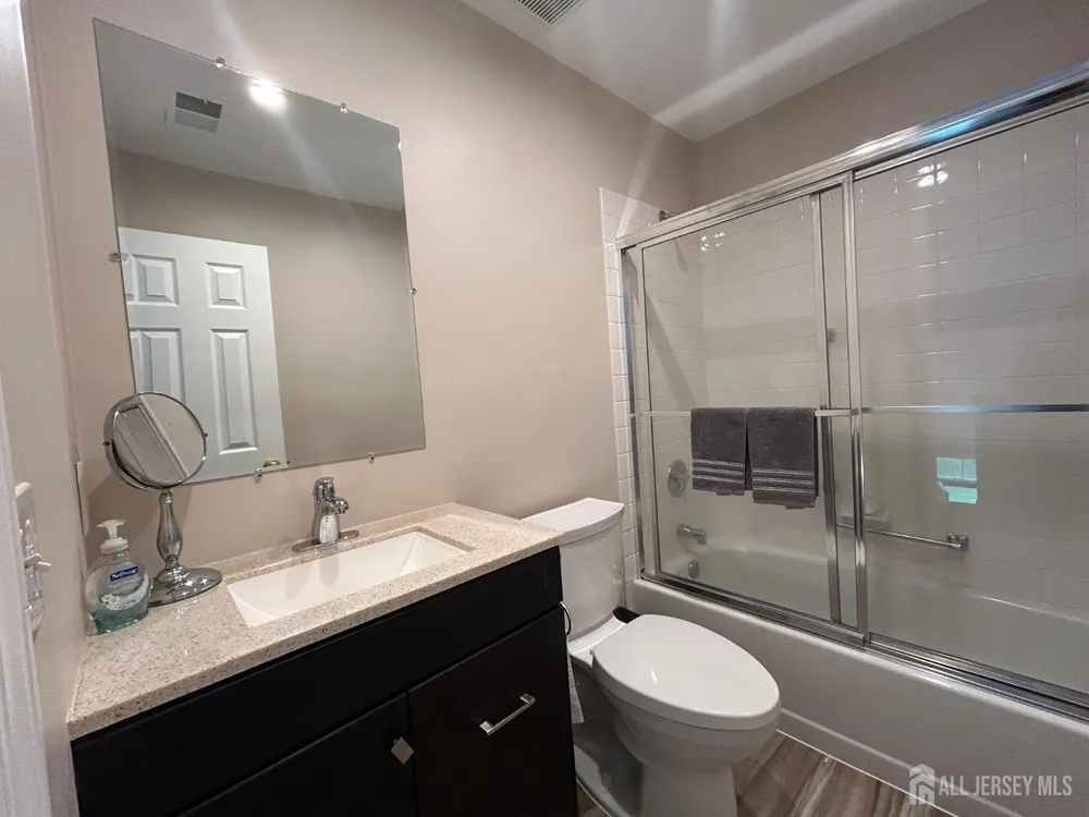 48 Winthrop Rd, Monroe, NJ 08831