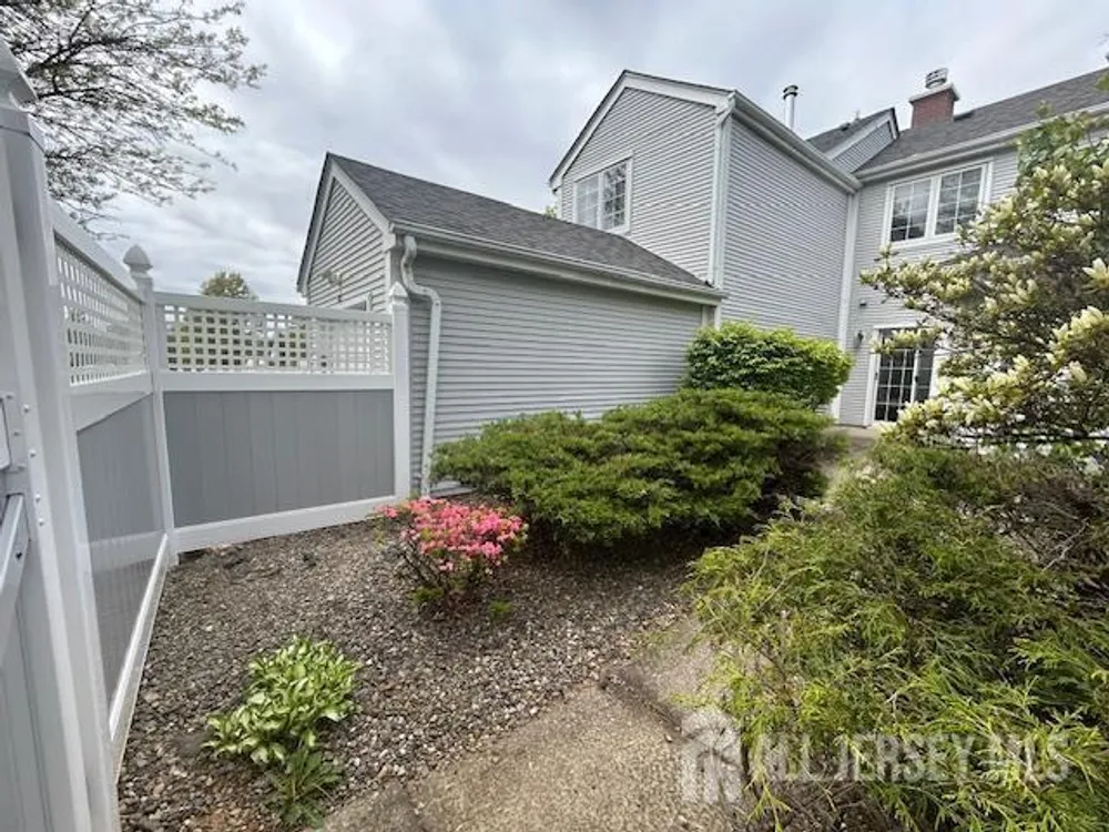48 Winthrop Rd, Monroe, NJ 08831