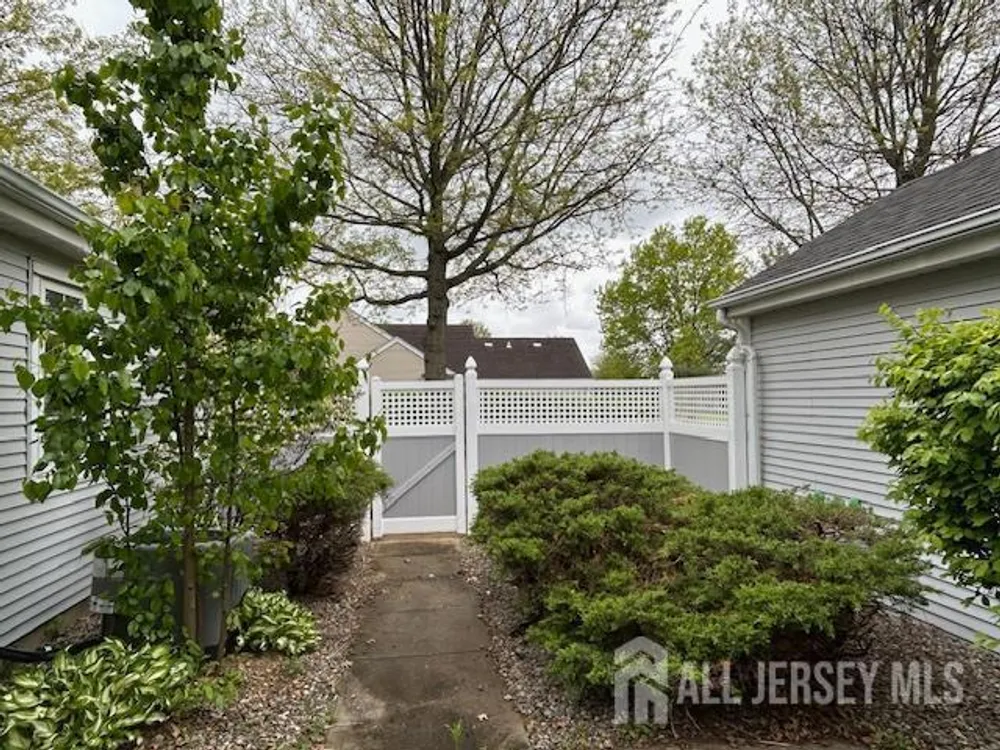 48 Winthrop Rd, Monroe, NJ 08831
