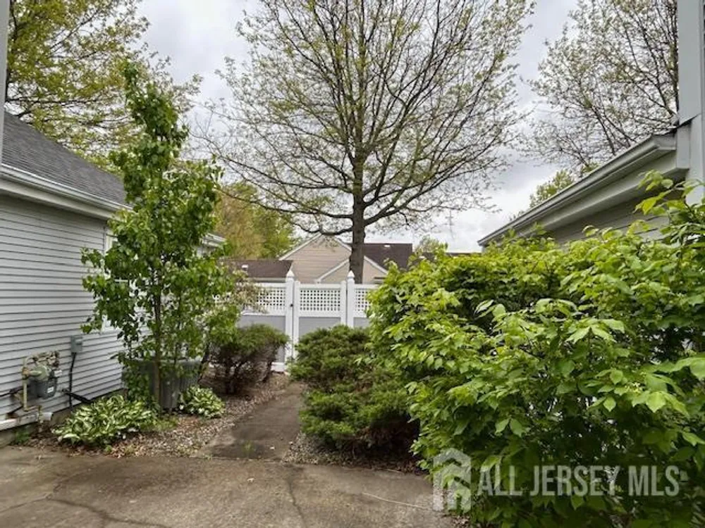 48 Winthrop Rd, Monroe, NJ 08831