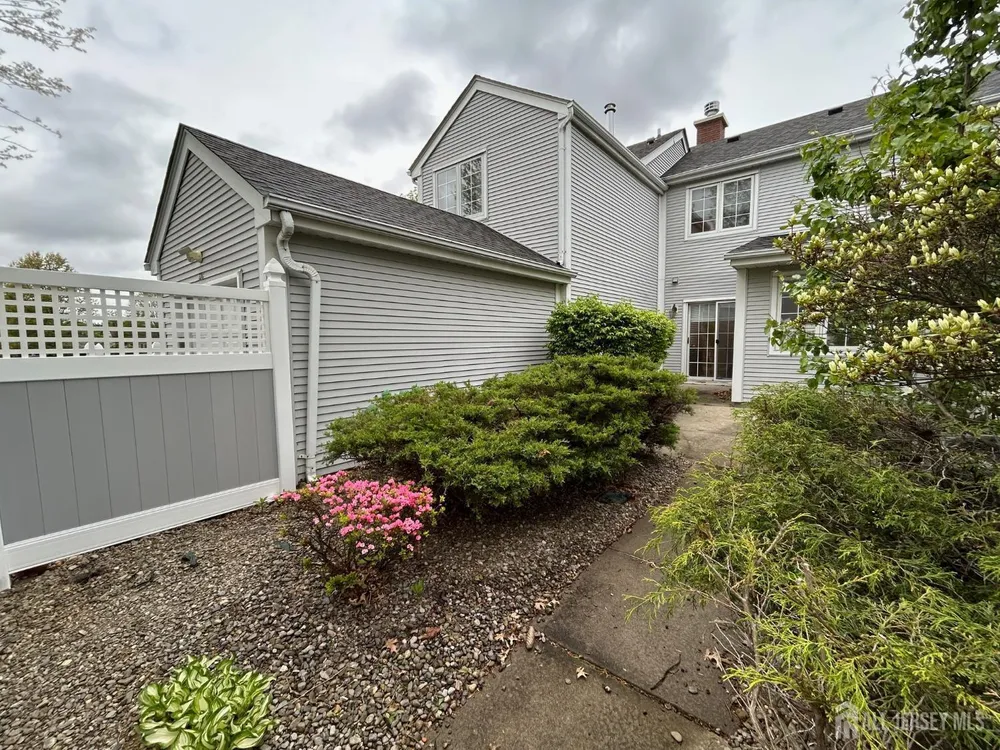 48 Winthrop Rd, Monroe, NJ 08831