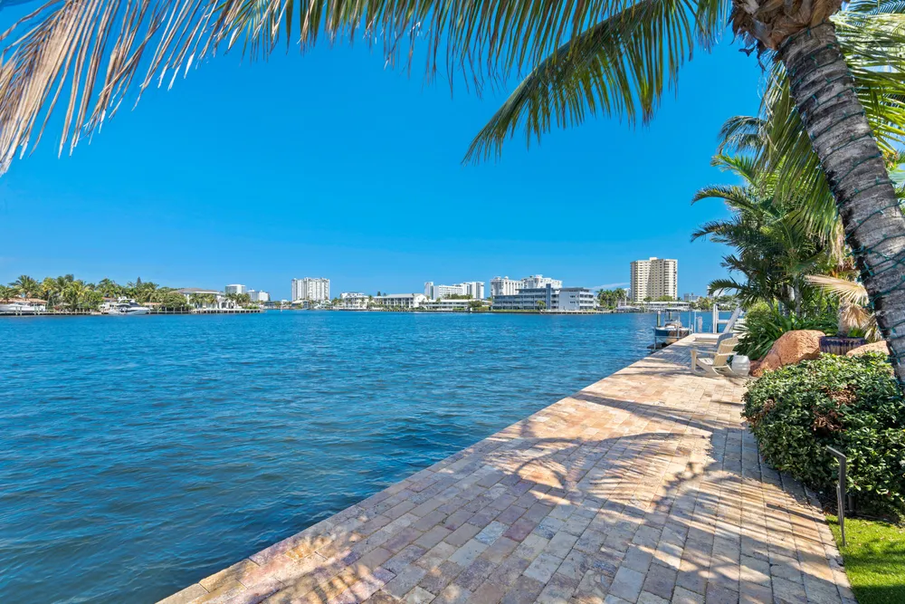 2593 SE 8th St, Pompano Beach, FL 33062