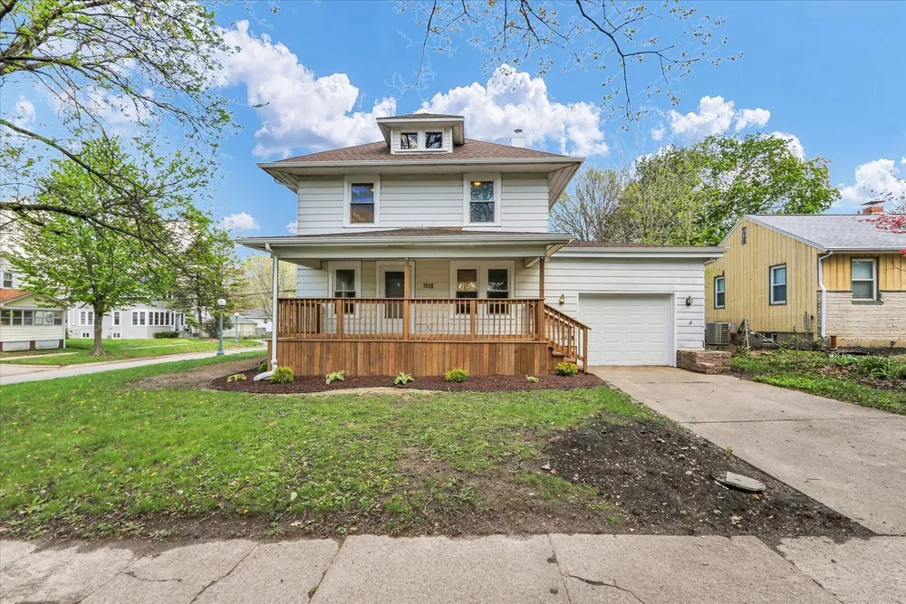 1518 W University Ave, Champaign, IL 61821