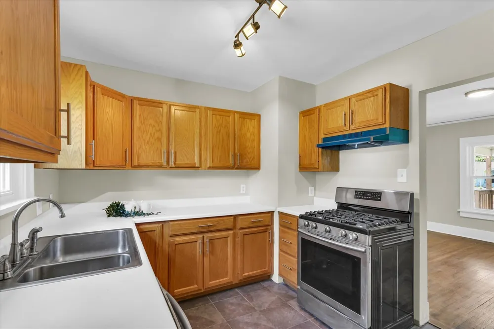 1518 W University Ave, Champaign, IL 61821