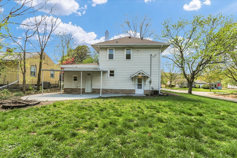1518 W University Ave, Champaign, IL 61821