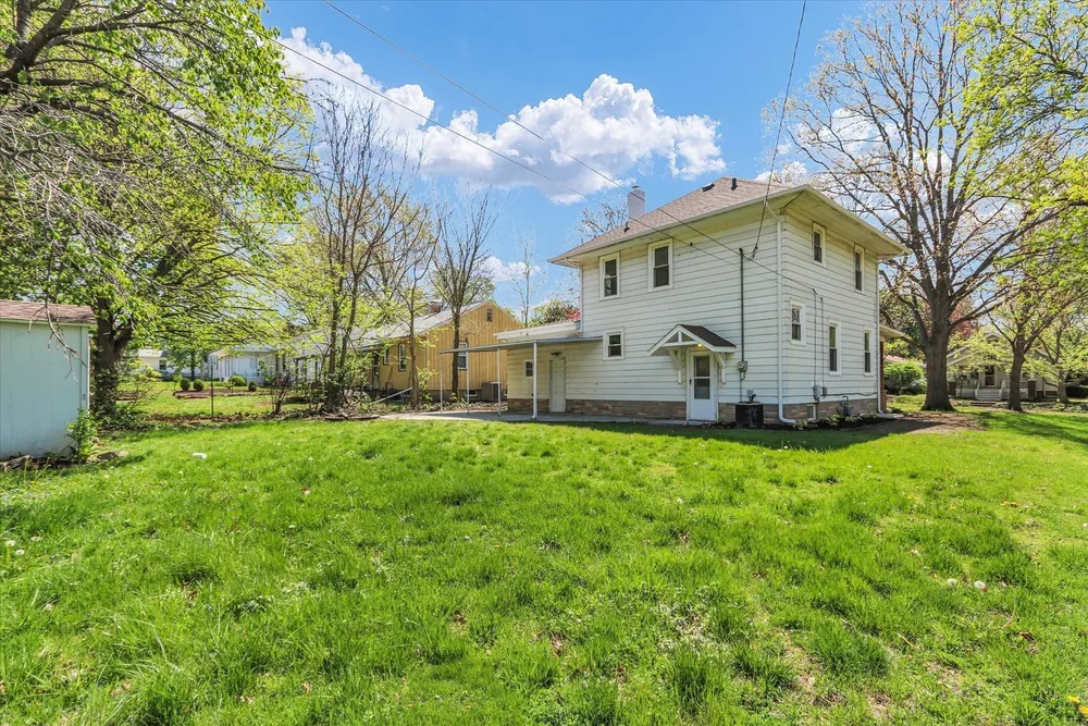 1518 W University Ave, Champaign, IL 61821