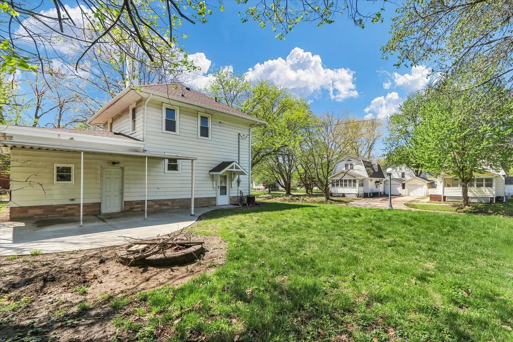 1518 W University Ave, Champaign, IL 61821