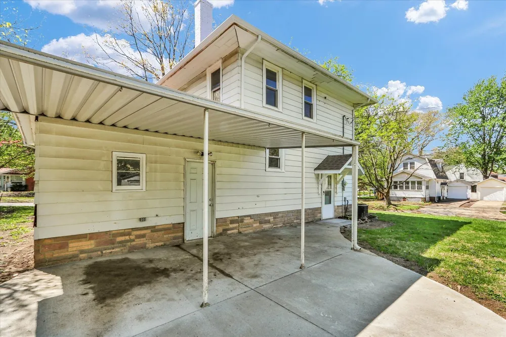 1518 W University Ave, Champaign, IL 61821