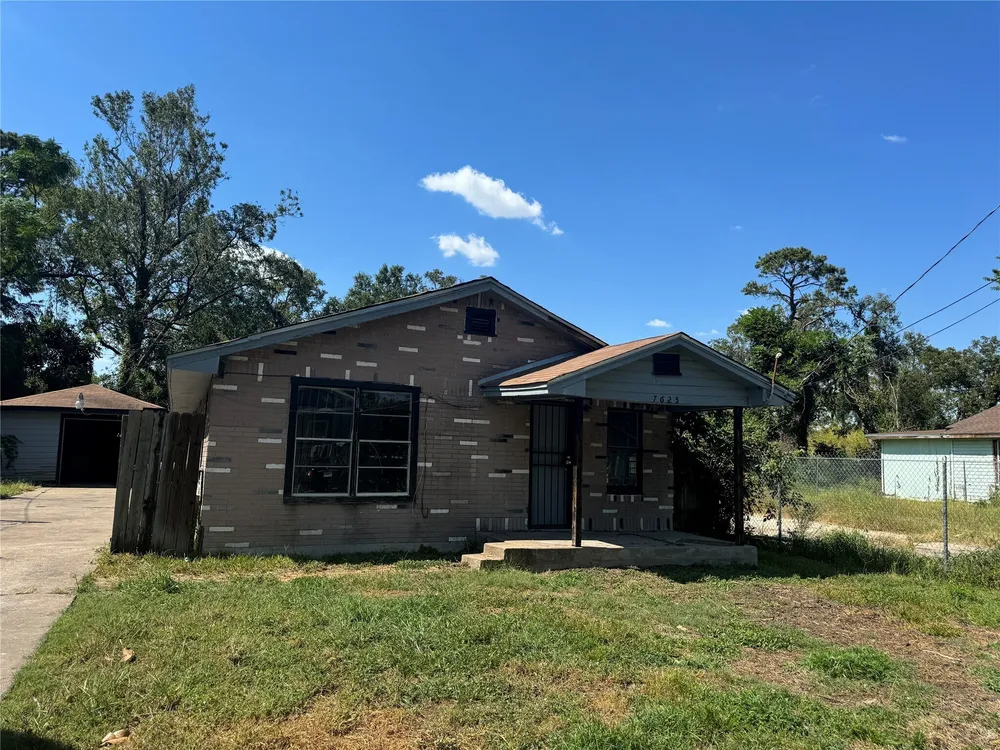 7625 Pointer St, Houston, TX 77016